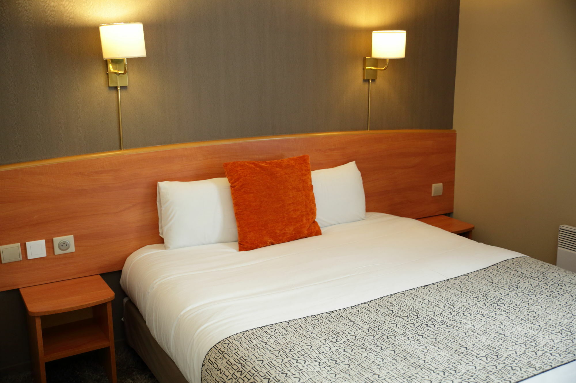 The Originals City, Hotel La Terrasse, Tours Nord Exterior photo